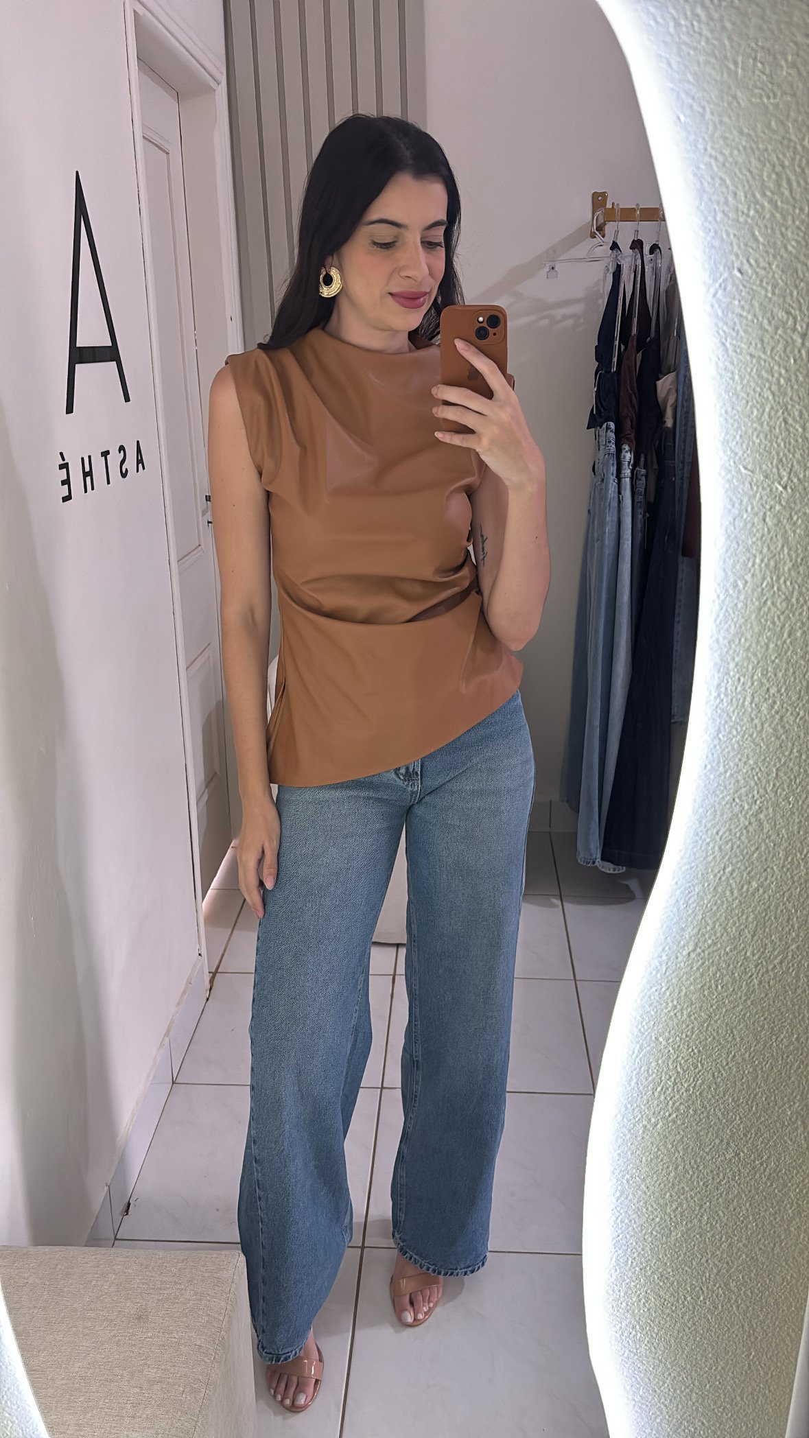 Blusa assimétrica couro