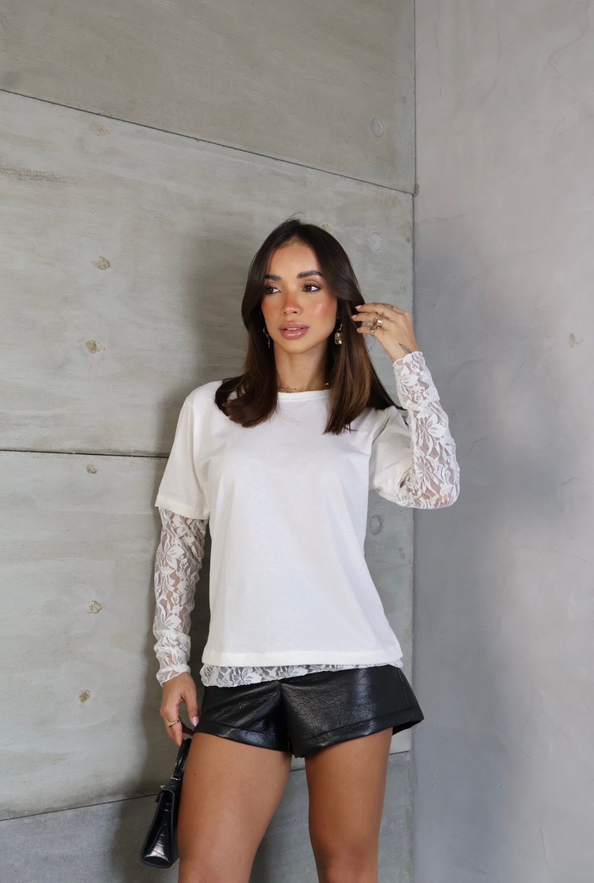 T-shirt com renda