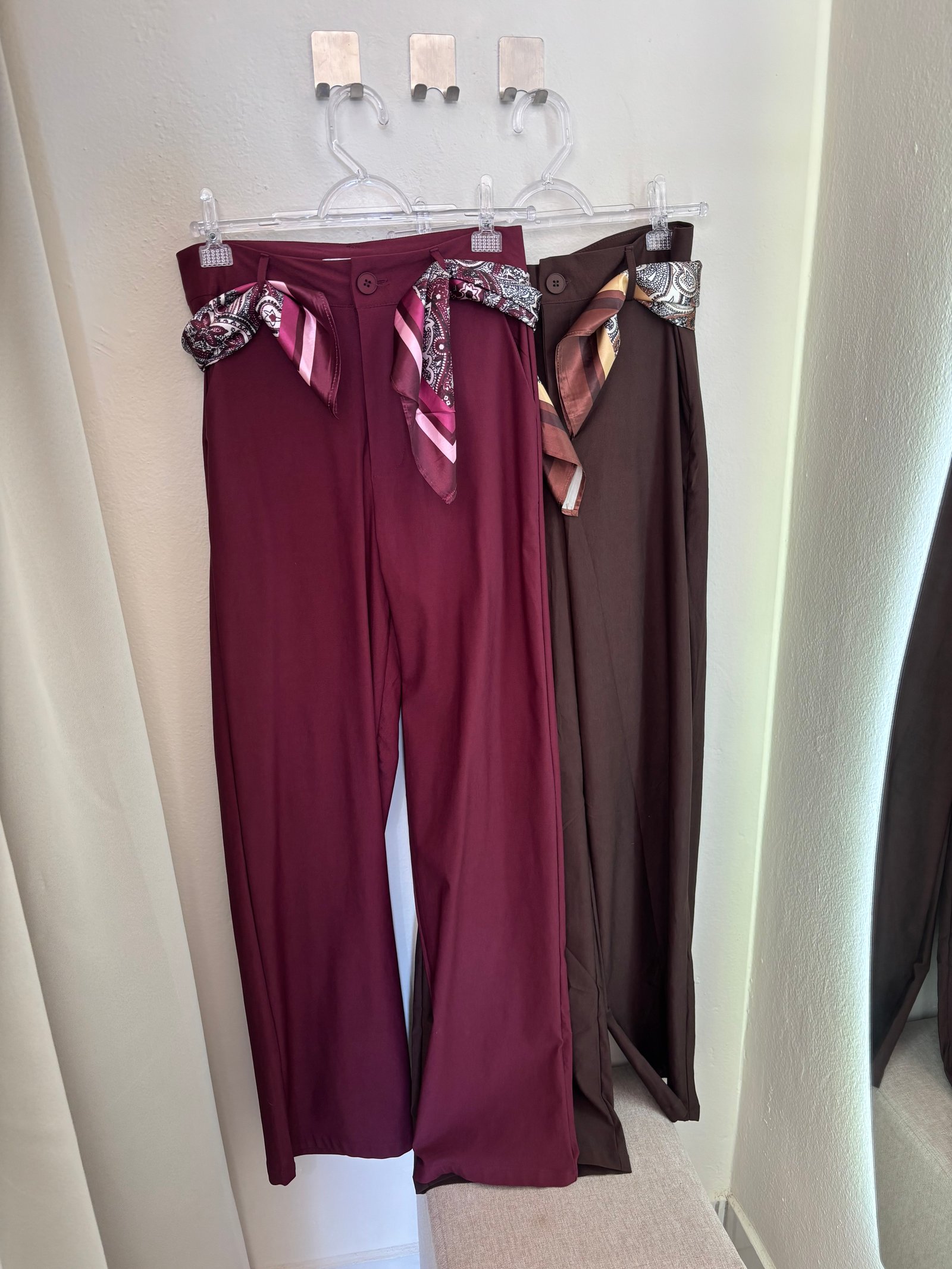 Calça com lenço