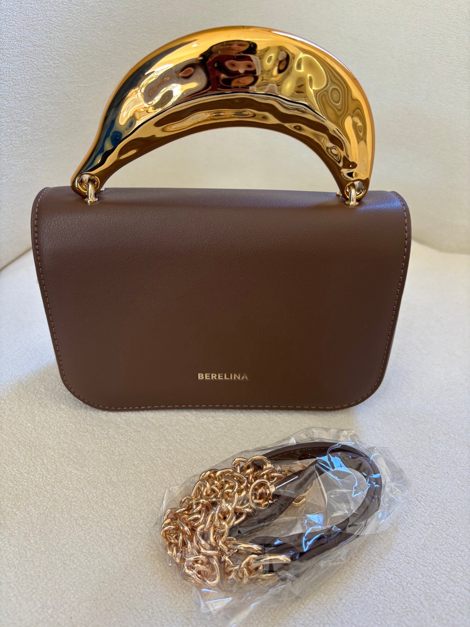 Bolsa alça dourada