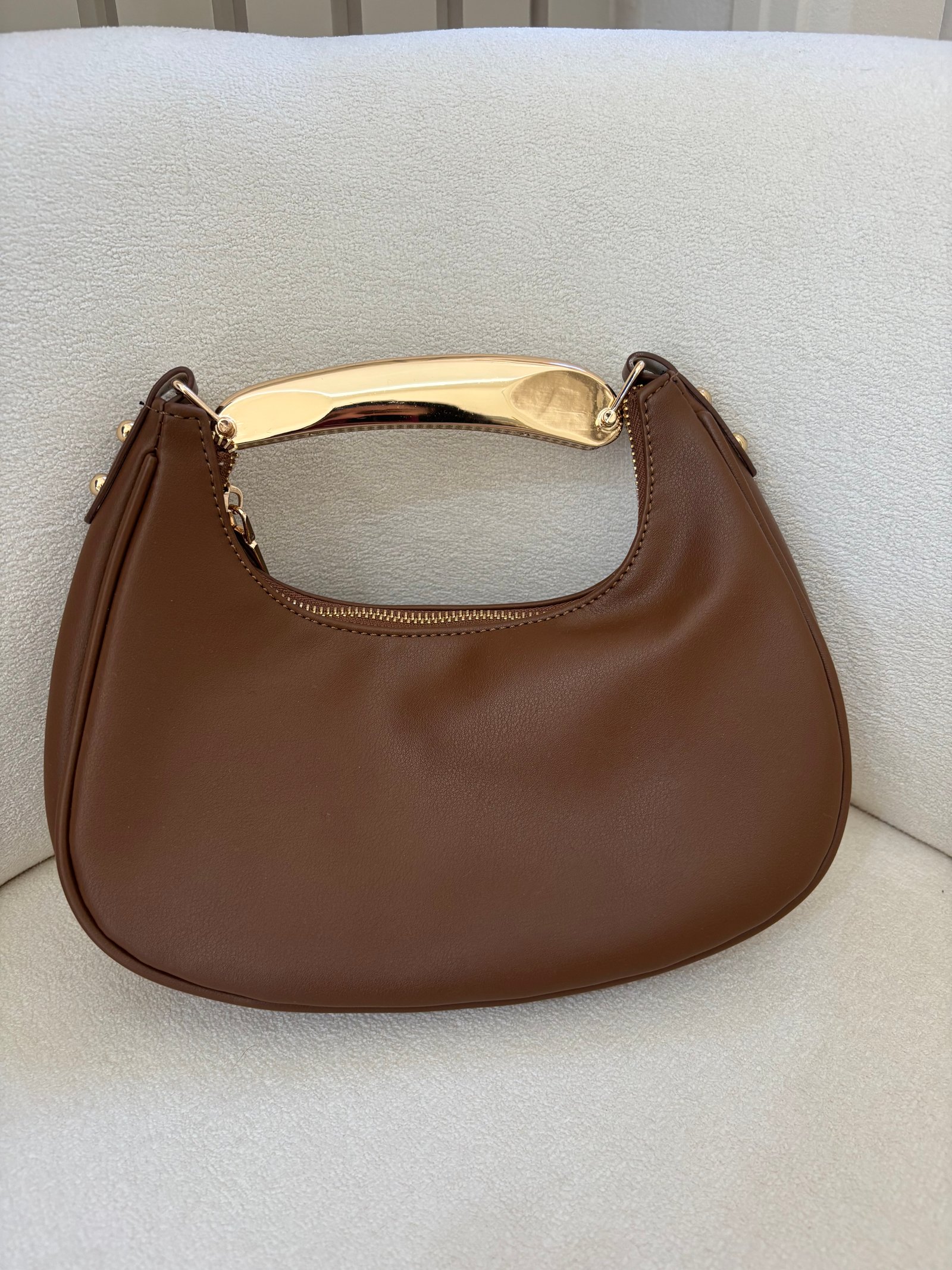 Bolsa mão alça dourada