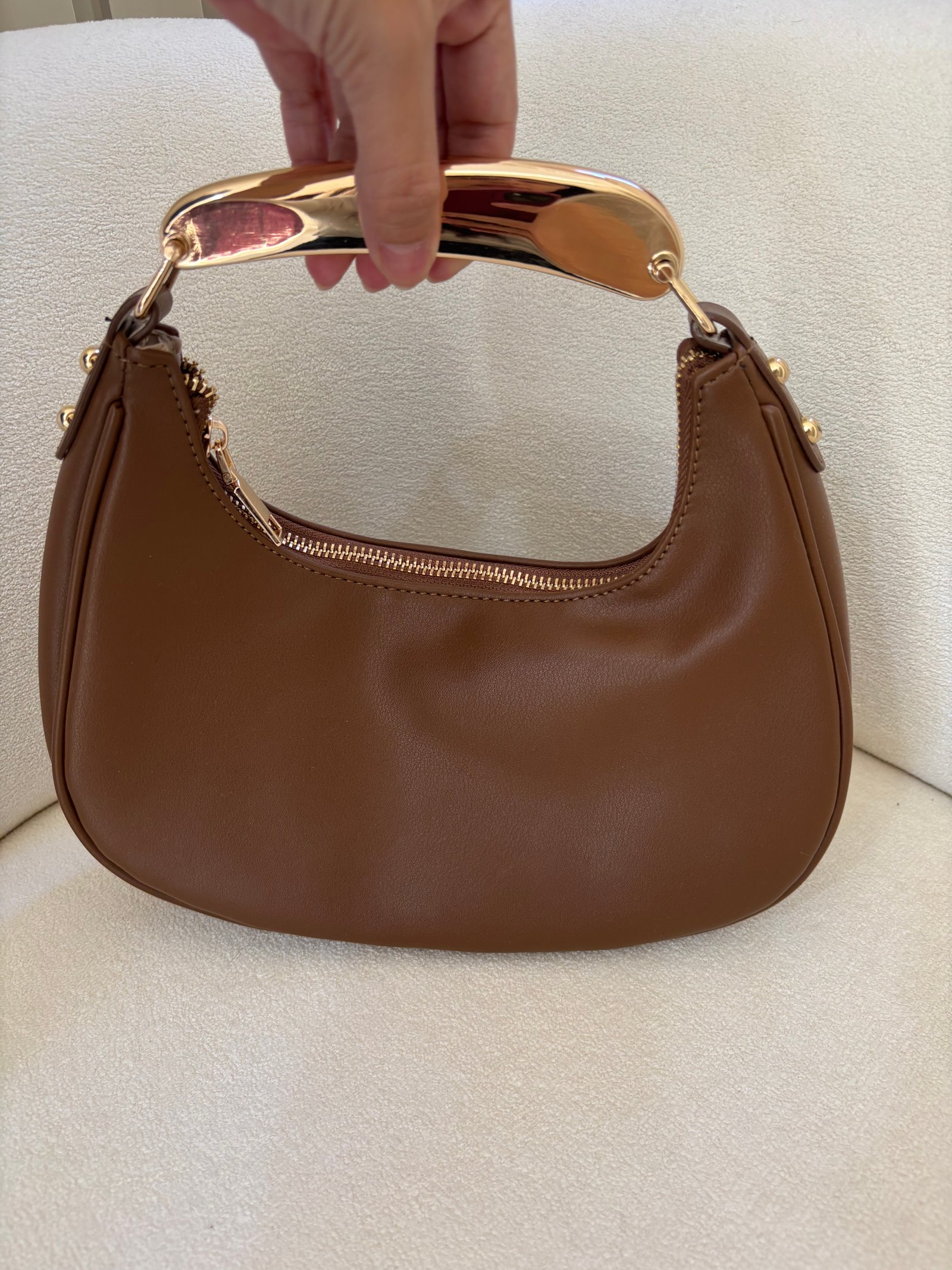 Bolsa mão alça dourada